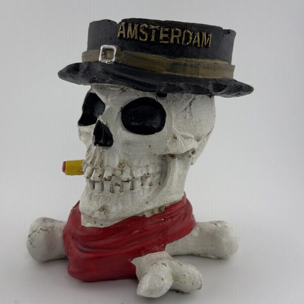 Cenicero con forma de calavera pirata de Ámsterdam