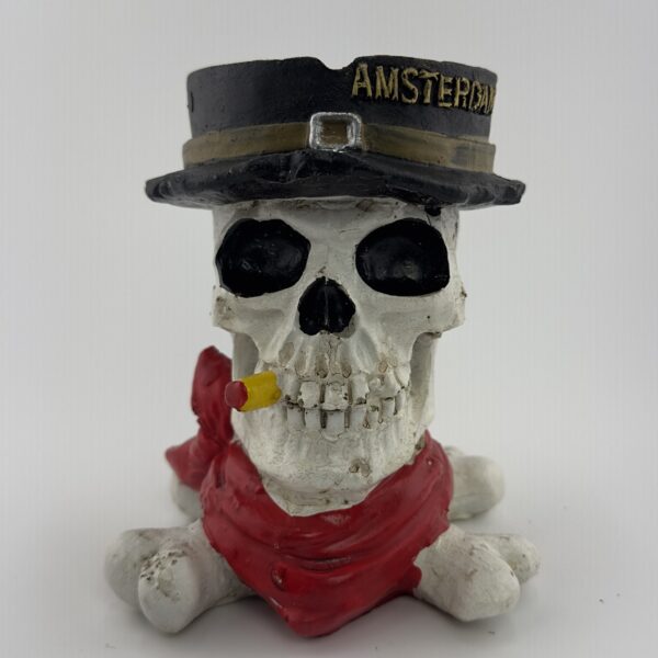 Cenicero con forma de calavera pirata de Ámsterdam Cenicero con forma de calavera pirata de Ámsterdam