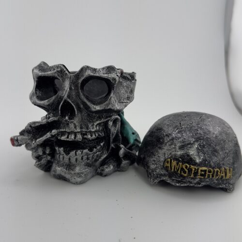Amsterdam  Skull Asbak - Schedel met Sigaret
