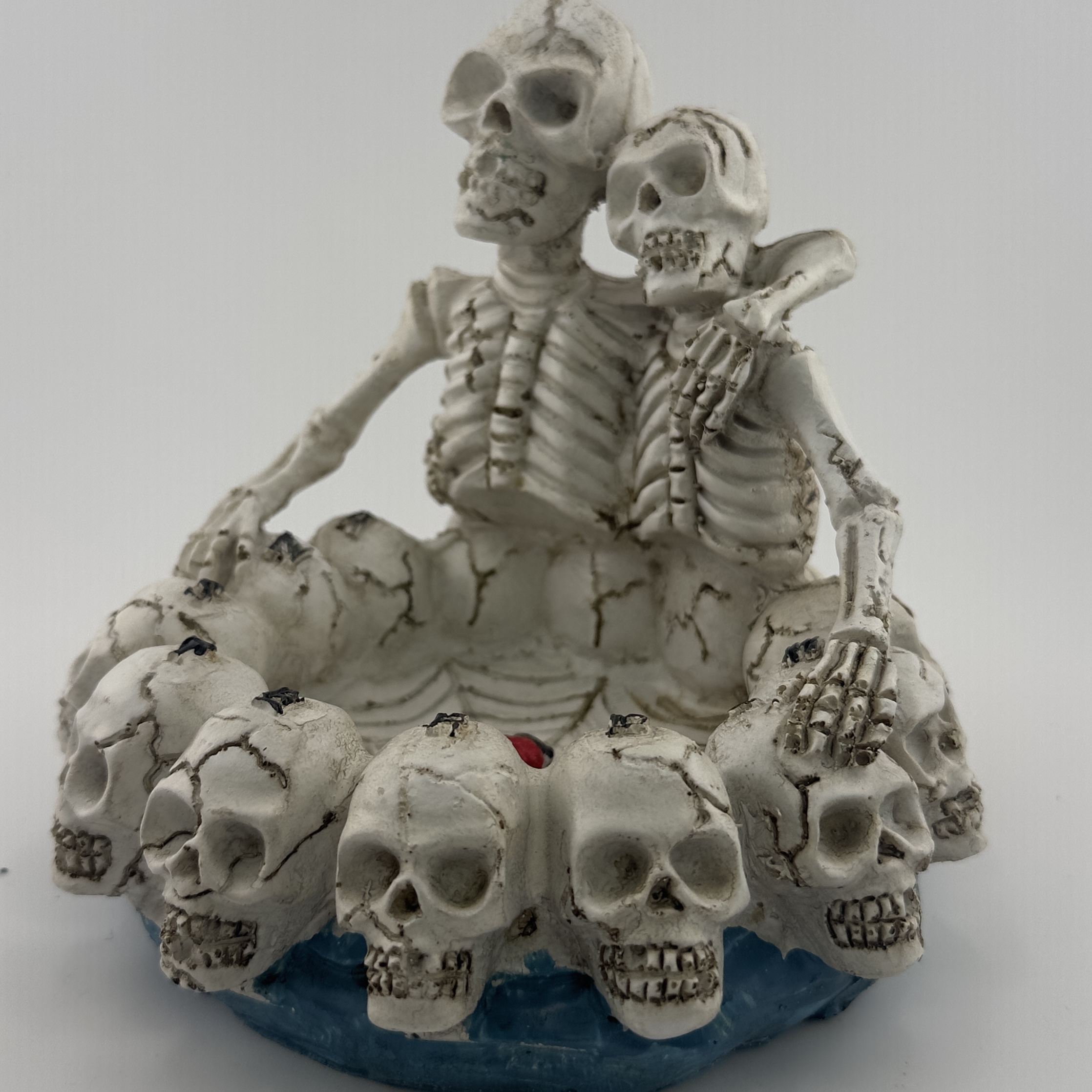 cenicero con forma de calavera