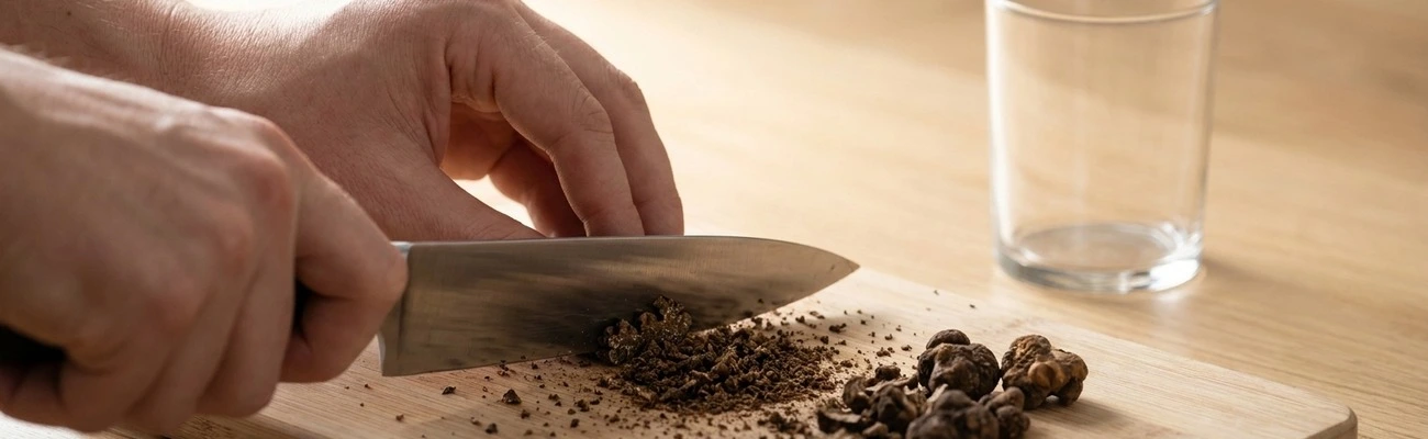 Magic truffels fijnmalen met een truffel grinder als eerste stap voor lemon tek